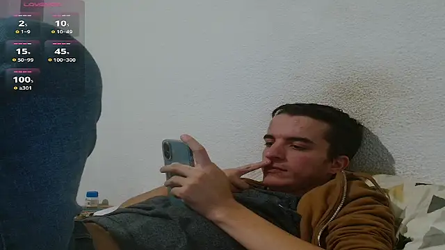 Snapshot of Tombgy07 chatting on September 29, 7:40 pm Tombgy07 online show from September 29, 7:40 pm