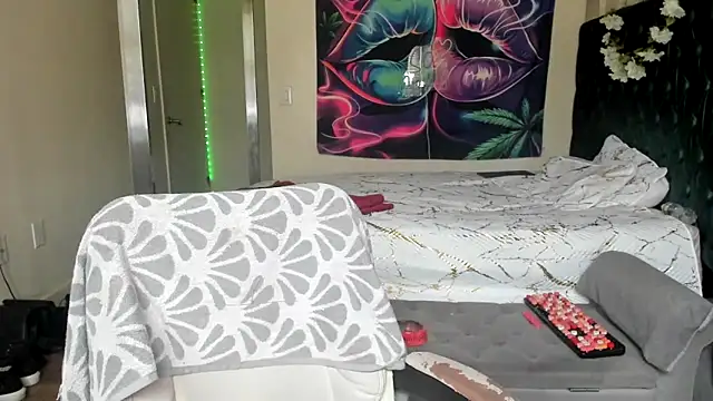 YasmineMinaj online show from April 4, 4:59 pm