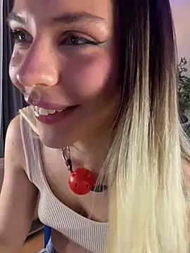 Snapshot of KittyKatyDream chatting on January 18, 4:53 pm KittyKatyDream online show from January 18, 4:53 pm