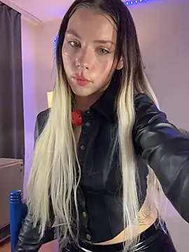 Snapshot of KittyKatyDream chatting on January 24, 7:49 pm KittyKatyDream online show from January 24, 7:49 pm