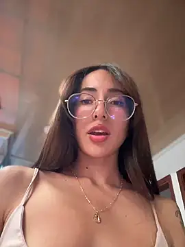 Snapshot of lauravasquez chatting on January 31, 9:05 pm lauravasquez online show from January 31, 9:05 pm