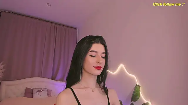 Snapshot of LauraCoy chatting on May 6, 8:25 pm LauraCoy online show from May 6, 8:25 pm