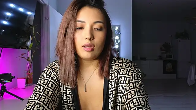 lily  foster online show from March 20, 7:04 pm