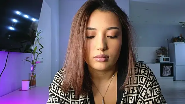 lily  foster online show from March 23, 5:32 am