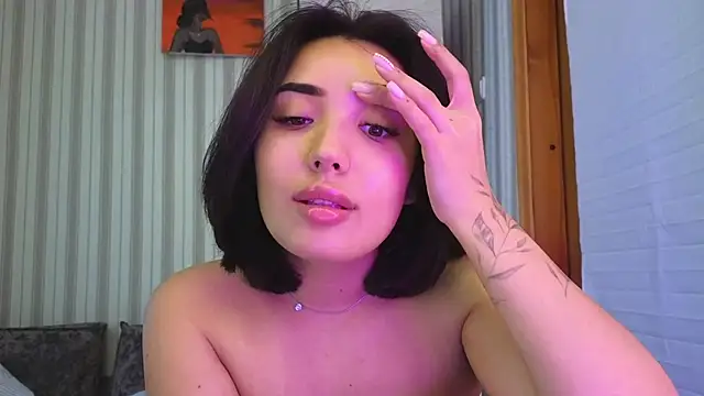 lily  foster online show from October 18, 7:09 am