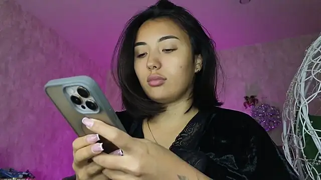 lily  foster online show from December 18, 6:47 pm