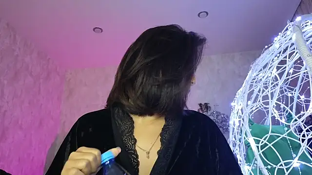 lily  foster online show from December 19, 6:53 am