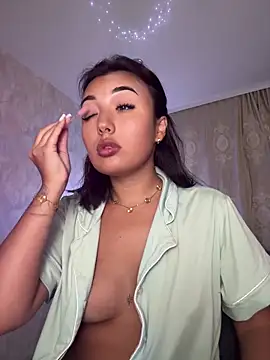 lily  foster online show from April 15, 5:09 pm