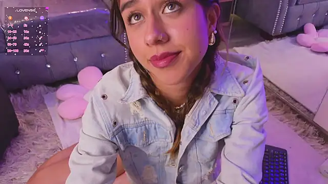 Emiily Scott1 online show from December 3, 4:06 pm