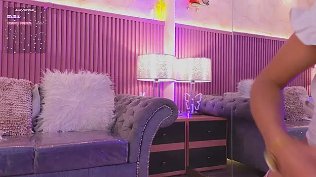 Emiily Scott1 online show from December 3, 7:44 pm