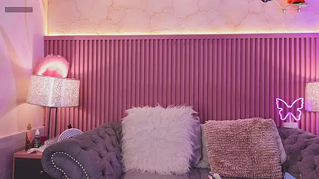 Emiily Scott1 online show from December 9, 1:02 pm