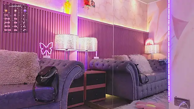 Emiily Scott1 online show from December 10, 12:27 pm