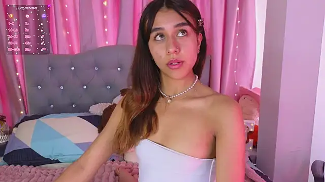 Emiily Scott1 online show from March 18, 5:42 pm