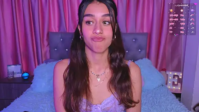 Emiily Scott1 online show from December 2, 9:10 pm