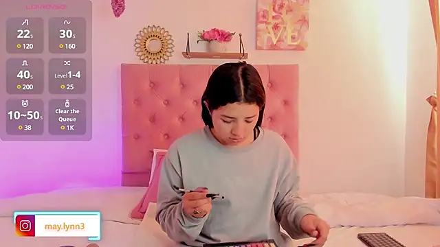 Snapshot of aliice_walker_ chatting on December 2, 12:40 pm aliice walker online show from December 2, 12:40 pm