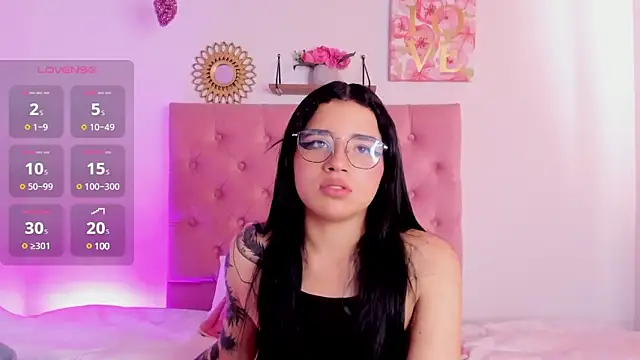 Snapshot of aliice_walker_ chatting on December 2, 6:54 pm aliice walker online show from December 2, 6:54 pm
