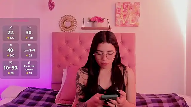 Snapshot of aliice_walker_ chatting on December 3, 12:59 pm aliice walker online show from December 3, 12:59 pm