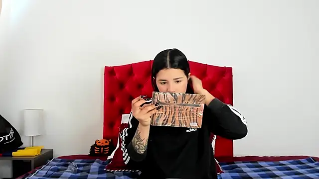 Snapshot of aliice_walker_ chatting on December 14, 12:44 pm aliice walker online show from December 14, 12:44 pm