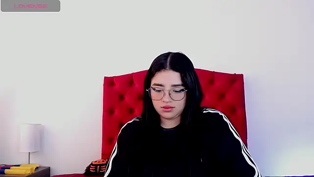 Snapshot of aliice_walker_ chatting on December 14, 6:52 pm aliice walker online show from December 14, 6:52 pm