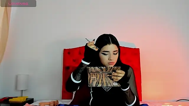 Snapshot of aliice_walker_ chatting on December 17, 12:33 pm aliice walker online show from December 17, 12:33 pm