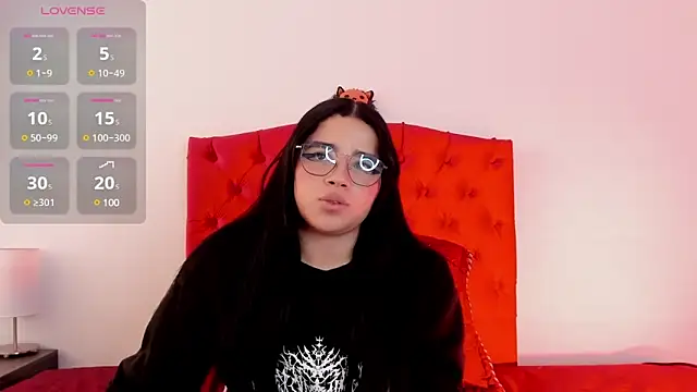 Snapshot of aliice_walker_ chatting on December 19, 6:34 pm aliice walker online show from December 19, 6:34 pm
