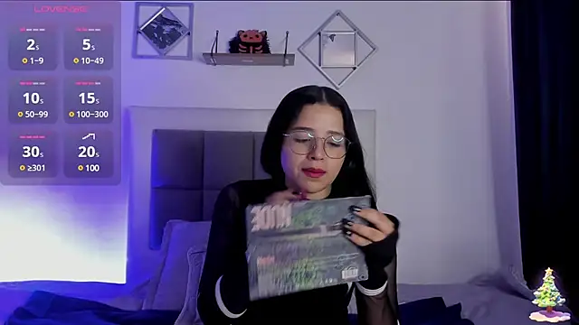 Snapshot of aliice_walker_ chatting on January 14, 12:35 pm aliice walker online show from January 14, 12:35 pm