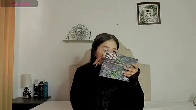Snapshot of aliice_walker_ chatting on January 29, 1:07 pm aliice walker online show from January 29, 1:07 pm
