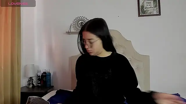 Snapshot of aliice_walker_ chatting on February 1, 1:30 pm aliice walker online show from February 1, 1:30 pm