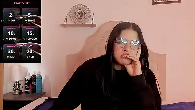 Snapshot of aliice_walker_ chatting on February 1, 4:33 pm aliice walker online show from February 1, 4:33 pm