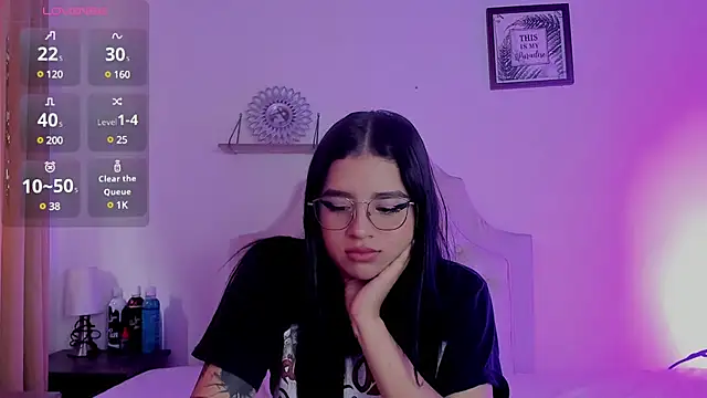 Snapshot of aliice_walker_ chatting on February 3, 3:17 pm aliice walker online show from February 3, 3:17 pm