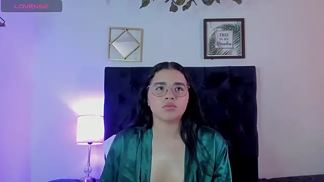 Snapshot of aliice_walker_ chatting on February 18, 4:26 pm aliice walker online show from February 18, 4:26 pm