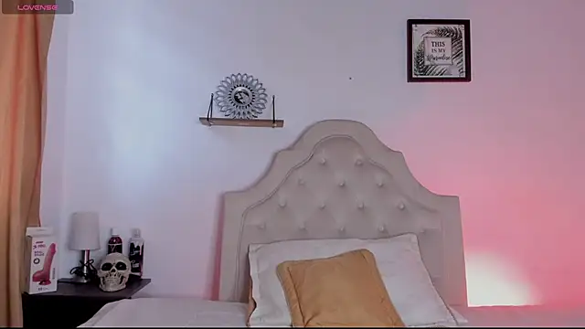 Snapshot of aliice_walker_ chatting on September 15, 1:33 pm aliice walker online show from September 15, 1:33 pm