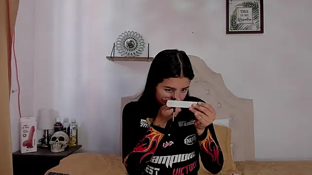 Snapshot of aliice_walker_ chatting on October 1, 12:44 pm aliice walker online show from October 1, 12:44 pm