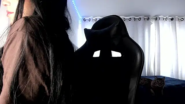 Snapshot of aliice_walker_ chatting on October 20, 8:31 pm aliice walker online show from October 20, 8:31 pm