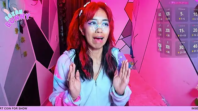 Roxanbunny1 online show from December 2, 4:31 am