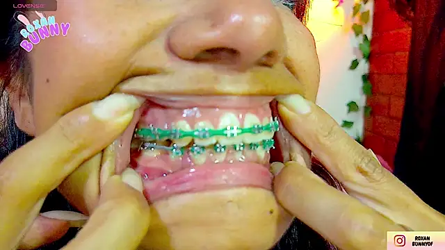 Roxanbunny1 online show from November 28, 9:39 pm