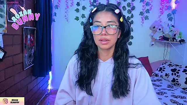 Snapshot of Roxanbunny1 chatting on June 10, 2:45 am Roxanbunny1 online show from June 10, 2:45 am