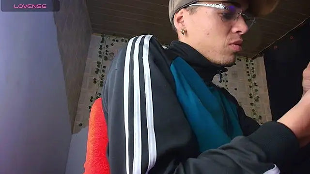 Snapshot of kisstarxxx chatting on September 23, 2:58 am kisstarxxx online show from September 23, 2:58 am