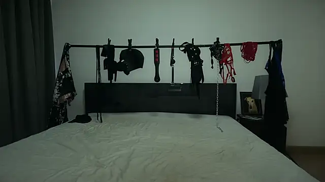 claudiacvc95 online show from December 5, 4:43 am