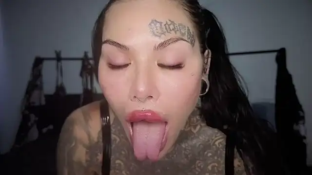 claudiacvc95 online show from April 5, 2:53 am