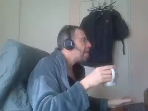 Snapshot of ptitcanard60600 chatting on January 30, 1:10 pm ptitcanard60600 online show from January 30, 1:10 pm