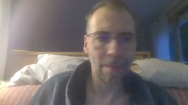 Snapshot of ptitcanard60600 chatting on October 4, 5:33 pm ptitcanard60600 online show from October 4, 5:33 pm