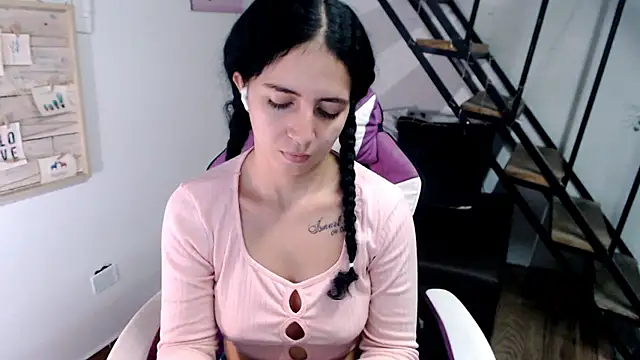 samantha baby  online show from January 17, 4:33 pm