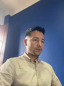 Snapshot of camilo_gonzalez02 chatting on January 4, 3:17 pm camilo gonzalez02 online show from January 4, 3:17 pm