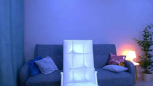 LesleySweet online show from March 14, 5:40 pm