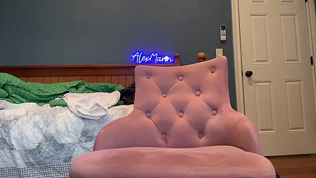 Snapshot of alexmannd chatting on December 15, 5:53 pm alexmannd online show from December 15, 5:53 pm