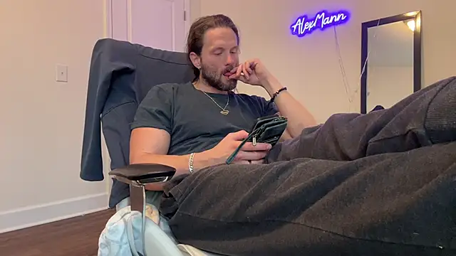 Snapshot of alexmannd chatting on January 26, 1:36 pm alexmannd online show from January 26, 1:36 pm