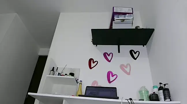 Snapshot of ari_sexy1 chatting on December 29, 1:45 am ari sexy1 online show from December 29, 1:45 am