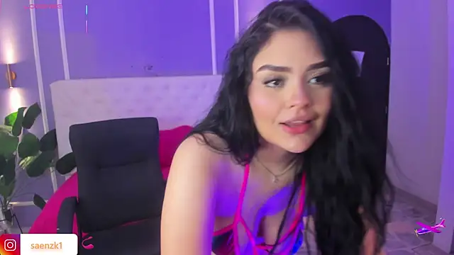 Snapshot of martinasaez chatting on June 19, 7:50 pm martinasaez online show from June 19, 7:50 pm