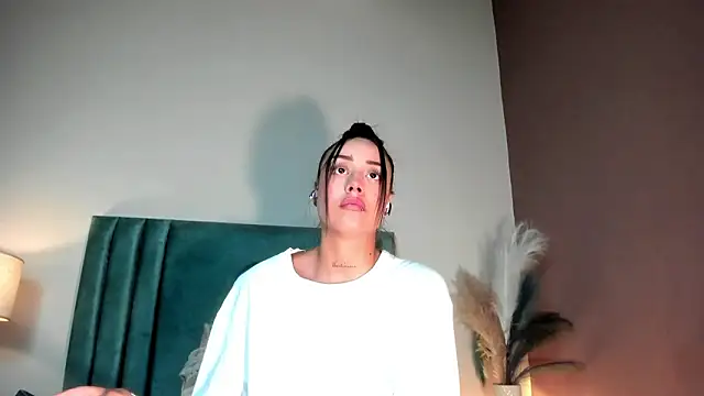 NoraDasilva online show from March 5, 11:34 pm